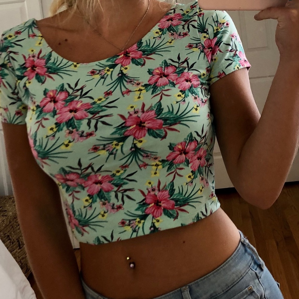 Hawaiian type mint green crop top